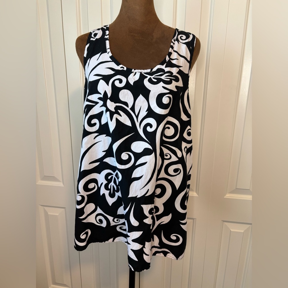 Black and White Floral Women's Top